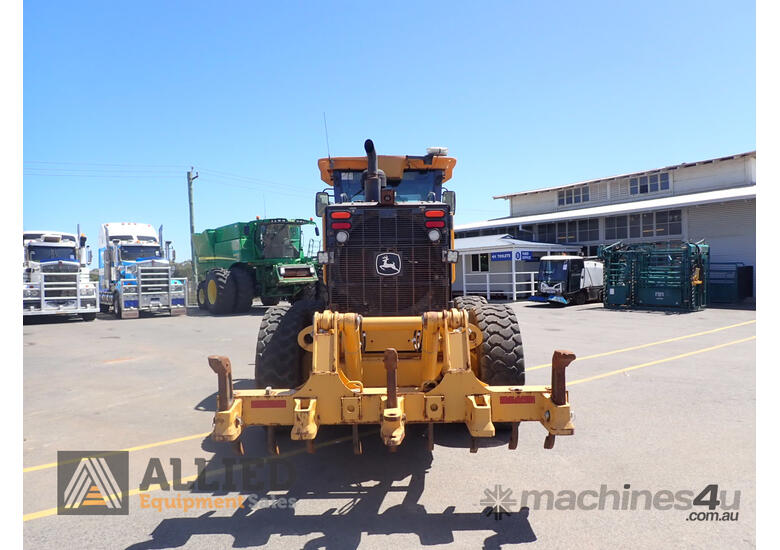 caption 2017 John Deere 670GP Motor Grader