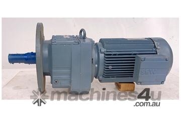 SEW Eurodrive 3 kW Reduction Drive 264 Rpm Ratio 5.31 SEW Eurodrive 3 kW Reduction Drive 264 Rpm Ratio 5.31