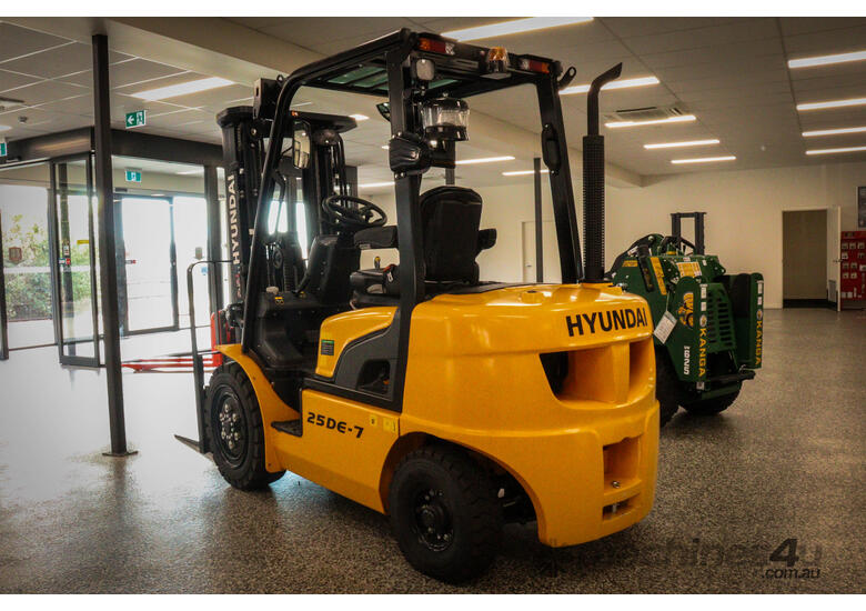caption 2024 HYUNDAI Forklift 2.5 Tonne Diesel