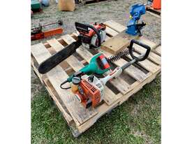 QTY OF TREE/GARDEN CARE IMPLEMENTS - picture0' - Click to enlarge