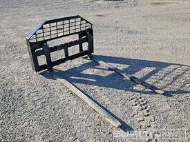 Unused GIYI Forks to suit Skidsteer Loader  - picture0' - Click to enlarge