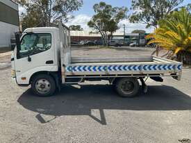 2010 Hino 300 614 Table Top - picture2' - Click to enlarge