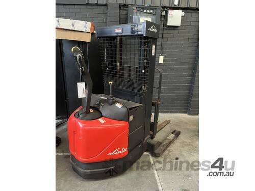 Linde  Electric 1.5 Tonne Walk Behind Reach Stacker 