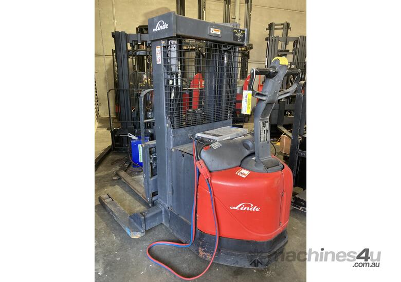 Linde  Electric 1.5 Tonne Walk Behind Reach Stacker 