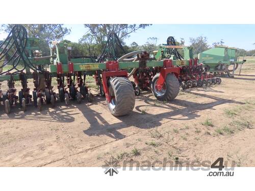 Daybreak 12m Planter