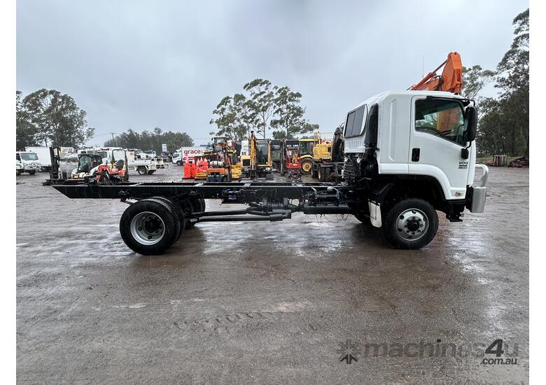 caption 2011 Isuzu FTS 800 FH (4x4) Cab Chassis