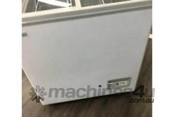 Heavy Duty Chest Freezer with Glass Sliding Lids - WD-200F