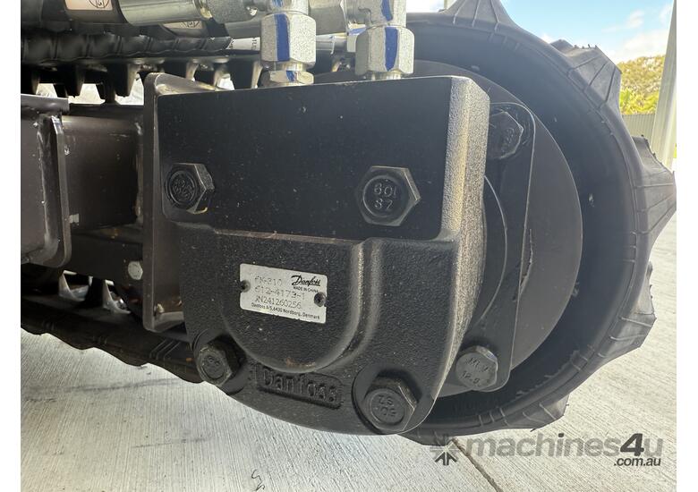 Rhinoceros XN10SE 1T Mini Excavator, Swing Boom, Expandable Tracks with Deluxe Attachment Package