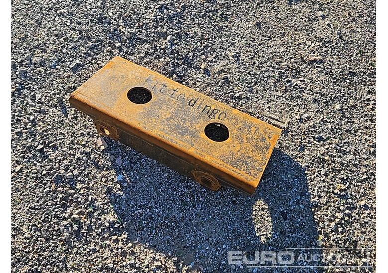 caption Unused Captok Dingo Mounting Plate to suit Skidsteer Loader