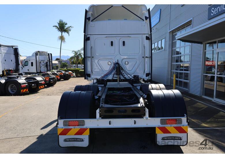 2024 Freightliner Cascadia 126 