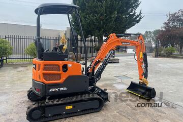 excavator DEVELON DX19Z with quick hitch plus Buckets