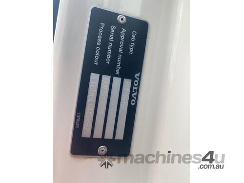 caption 2019 Volvo FH16 Globetrotter Prime Mover