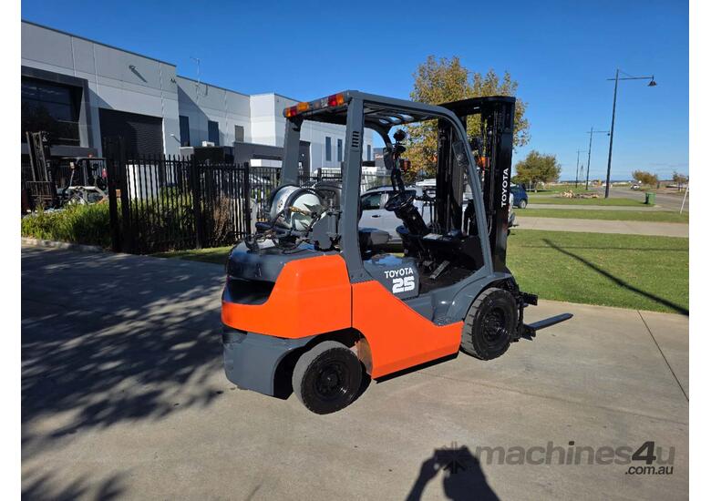 Toyota Forklift 2.5T Container Mast with Rotator(Unit#:AU361)