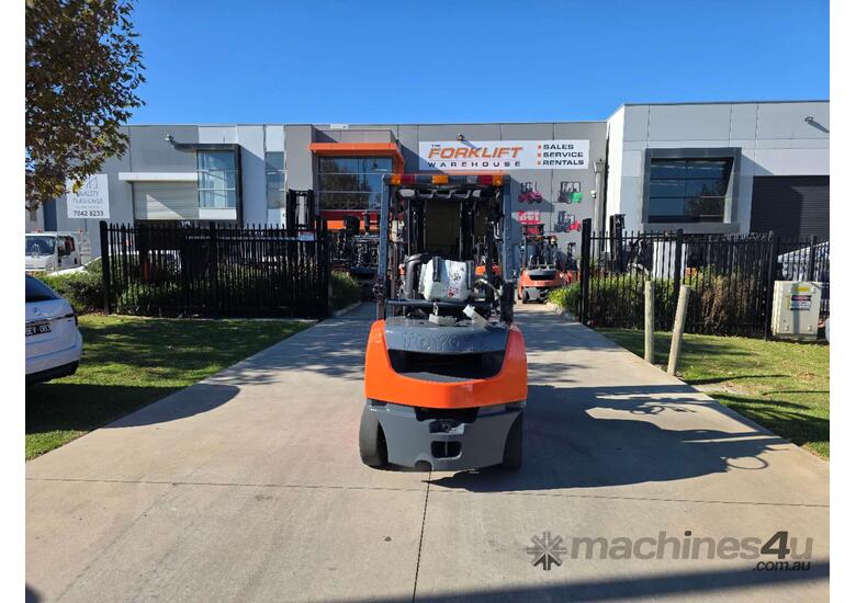 Toyota Forklift 2.5T Container Mast with Rotator(Unit#:AU361)