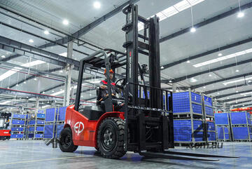 [EP] X5 - 2.5 Tonne Counterbalance Forklift (Lithium)