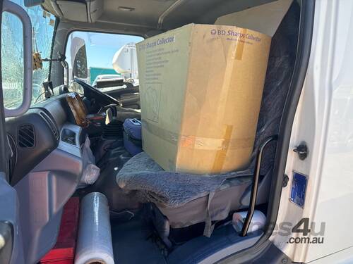 caption 2007 Hino GH 500 Pantech