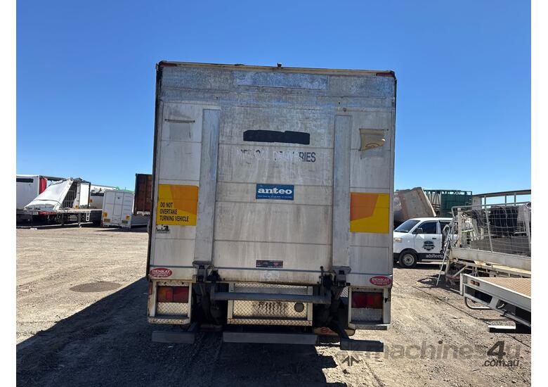 caption 2007 Hino GH 500 Pantech