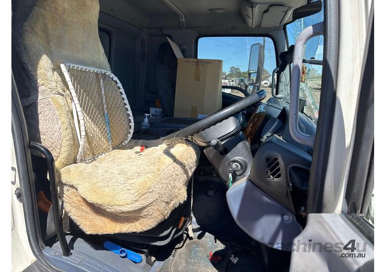 caption 2007 Hino GH 500 Pantech