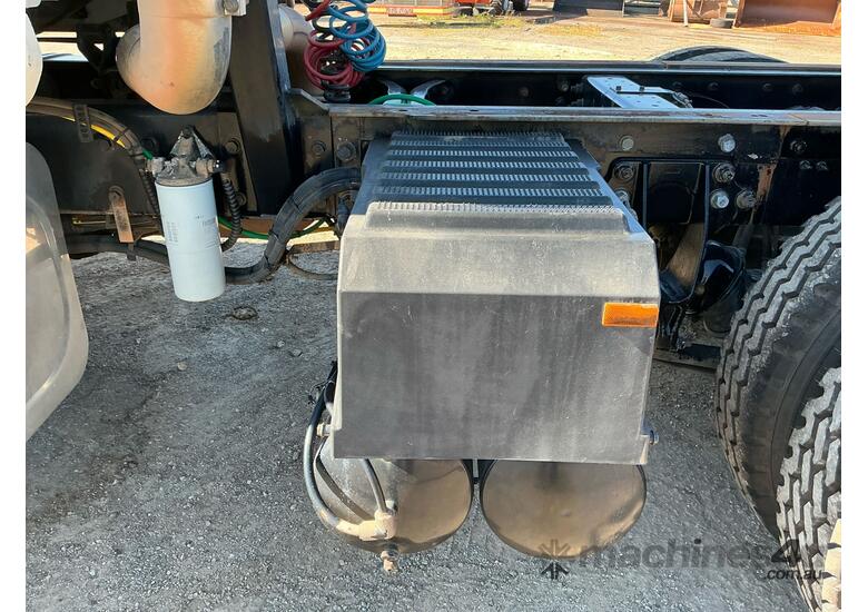 2007 International 7600 Prime Mover