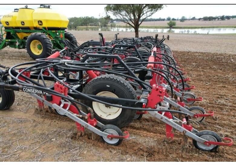 caption Airseeder - Conservapak 55FT Bar & JD 1910 250 bushel Aircart