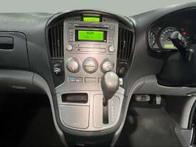 2014 Hyundai iMax Shuttle Petrol - picture0' - Click to enlarge