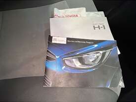 2014 Hyundai iMax Shuttle Petrol - picture1' - Click to enlarge