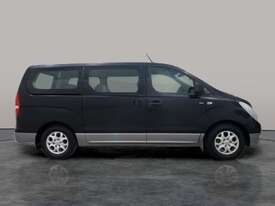 2014 Hyundai iMax Shuttle Petrol - picture2' - Click to enlarge