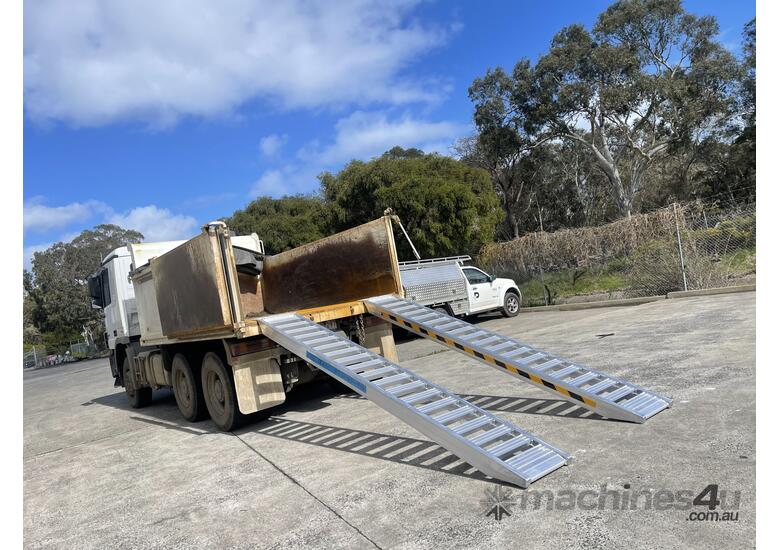 4.2m 3Tonne Heavy Duty Rubber Tyre,Rubber Track Machinery Loading Ramps