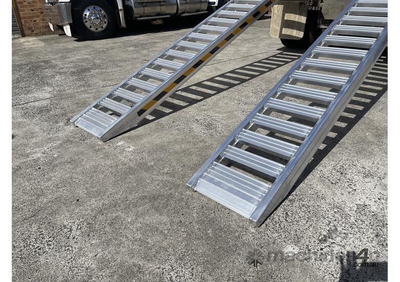 4.2m 3Tonne Heavy Duty Rubber Tyre,Rubber Track Machinery Loading Ramps