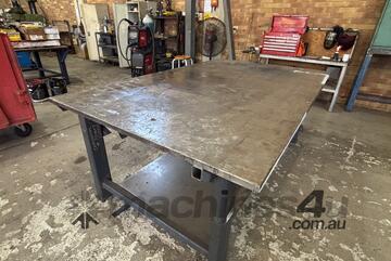 Heavy-Duty Workbench (4)