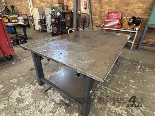 Heavy-Duty Workbench (4)
