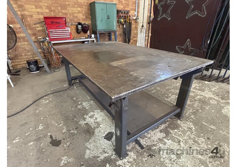 Heavy-Duty Workbench (4)