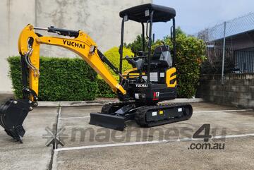 U17 Yuchai Mini Excavator 1.7T with Tilt Hitch