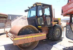 CASE W1102D VIBROMAX 2000 VIBRATORY SMOOTH DRUM ROLLER