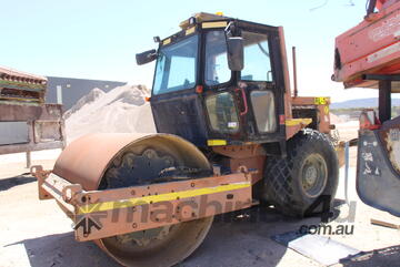 CASE W1102D VIBROMAX 2000 VIBRATORY SMOOTH DRUM ROLLER