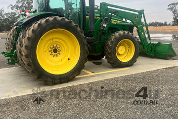 John Deere 8245R FWA/4WD Tractor