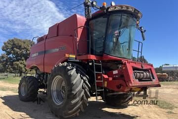 2016 CASE IH 7140 Header w/ 2009 Case 42ft Front