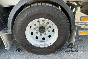 2017 Vawdrey VB-S3 Tri Axle Dry Pantech Trailer