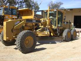 2000 CATERPILLAR 140H - picture1' - Click to enlarge