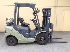 2011 UN FGL25T-JA Container Forklift - picture1' - Click to enlarge