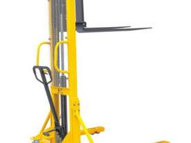 1000KG MANUAL STACKER - picture0' - Click to enlarge