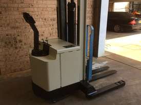 Crown HD 2ton walkie stacker 4.8m - picture1' - Click to enlarge