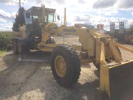 KOMATSU GD655-3A Grader - picture2' - Click to enlarge