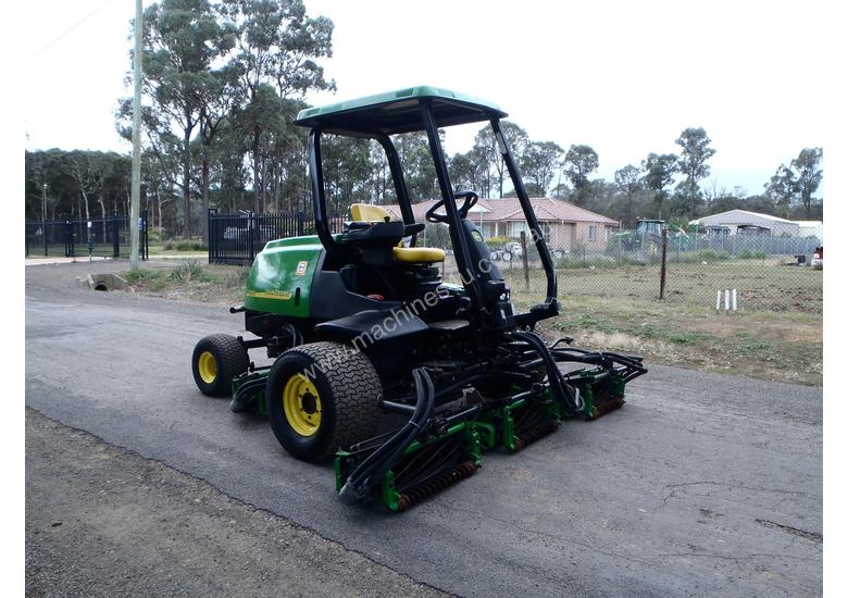 caption John Deere 3235c Golf Fairway mower Lawn Equipment