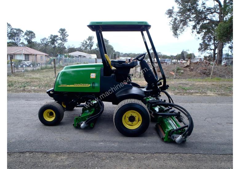 caption John Deere 3235c Golf Fairway mower Lawn Equipment