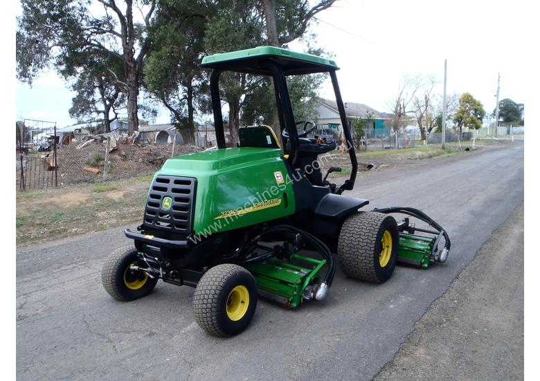caption John Deere 3235c Golf Fairway mower Lawn Equipment