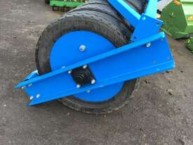 PETER KINNEAR 3M TRUCK  Pasture Roller Tillage Equip - picture1' - Click to enlarge
