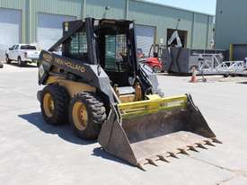New Holland LX665 Skid Steer Loader - picture2' - Click to enlarge