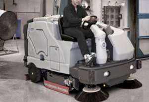 CLEANQUIP-Nilfisk SC8000 1300 Ride On LPG Scrubber Dryer