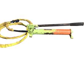 Larzep Hydraulic Porta Power Hand Pump with Hose Model W10707 - picture0' - Click to enlarge